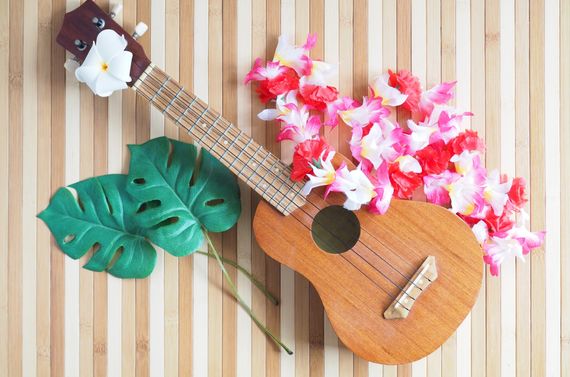 東京のスクールでは英会話やハワイアンミュージックを教えております